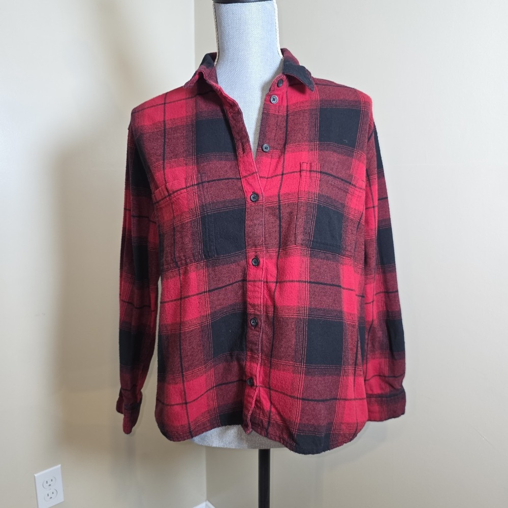 Old Navy Boyfriend Flannel Shirt Womens Med Red Black Plaid Button Up Holiday